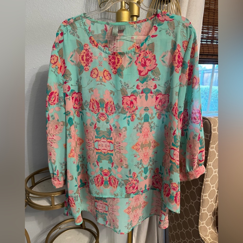 🟣 Forever 21 Exclusive Floral Green and Pink Blouse